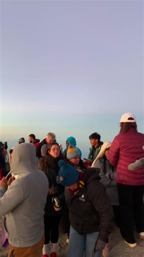 📍V O L CÁ N B A R Ú 🇵🇦 - - 🌋Imagínate despertar antes que el sol, y ver un amanecer diferentes y además ver cómo poco a poco el cielo cambia de colores frente a tus ojos. Así es nuestro Panamá, y esta vez agradecemos a cada unos por aceptar el reto de conocer el Volcán Barú. Esperamos que esta aventura haya superado vuestras expectativas y que hayas disfrutado cada paso del camino. 🇵🇦🌄 🎒Únete a nuestras próximas aventuras!. (🗓️ 𝐌𝐚𝐫𝐳𝐨 𝟐𝟖-𝟐𝟗 ). 📲 CONSULTAS Y RESERVAS: 📞WhatsApp