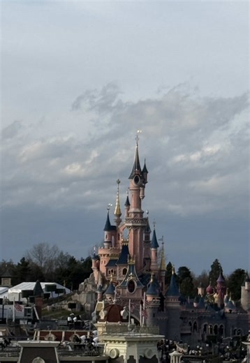 Amazing Castle View Room at Disneyland Hotel Paris