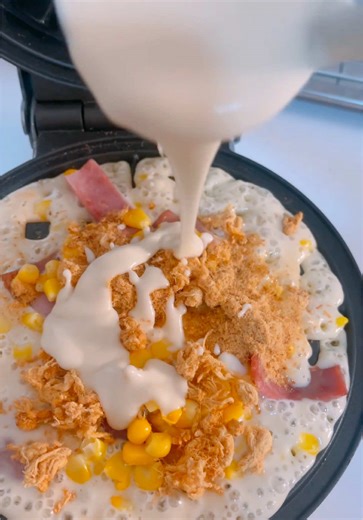 จากชอบทำวาฟเฟิลกินเอง เลยพาลูกออกบูธทำกิจกรรมขายวาฟเฟิล ลูกค้าหลายคนชมกันใหญ่เลย ☺️🧇#วาฟเฟิล #วาฟเฟิลไส้ทะลัก #เบเกอรี่โฮมเมด #แบมบี้เบเกอรี่