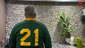 Ollie Le Roux raak skoon emosioneel as hy praat oor wat die Springbok embleem vir hom beteken. | Afrikaanse Musiek