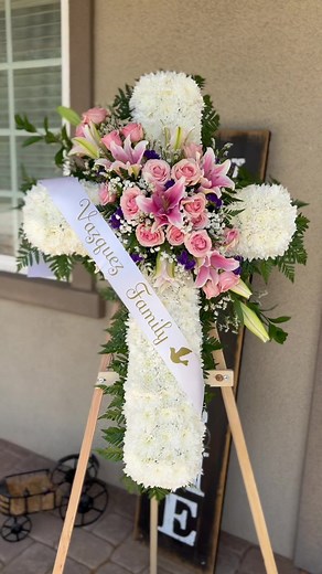 Sympathy Flower arrangement 🕊 #sympathyarrangement #funeralcross #restinpeace