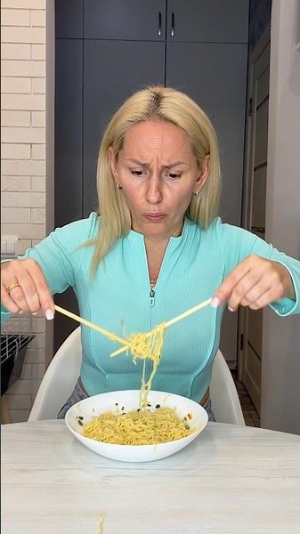 She couldn't learn how to eat noodles with chopsticks