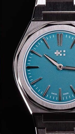 Is this watch Green or Blue?!