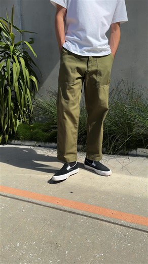 Designed for comfort and mobility—our Carpenter Pants offer a wider fit and extra leg room. Perfectly cropped, no need to cuff or roll them up. | Mr Simple