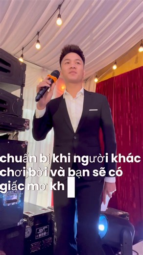 𝑯𝒐𝒂 𝒏𝒐̛̉ 𝒌𝒉𝒐̂𝒏𝒈 𝒄𝒂̂̀𝒏 𝒂𝒊 𝒏𝒈𝒂̆́𝒎, 𝒏𝒐́ 𝒗𝒂̂̃𝒏 𝒄𝒖̛́ 𝒓𝒖̛̣𝒄 𝒓𝒐̛̃. 𝑩𝒂̣𝒏 𝒄𝒖̃𝒏𝒈 𝒗𝒂̣̂𝒚, 𝒉𝒂̃𝒚 𝒔𝒐̂́𝒏𝒈 𝒗𝒊̀ 𝒄𝒉𝒊́𝒏𝒉 𝒎𝒊̀𝒏𝒉 𝒕𝒓𝒖̛𝒐̛́𝒄 𝒕𝒊𝒆̂𝒏.#𝒎𝒄𝒈𝒊𝒂𝒕𝒖 | Gia Tú