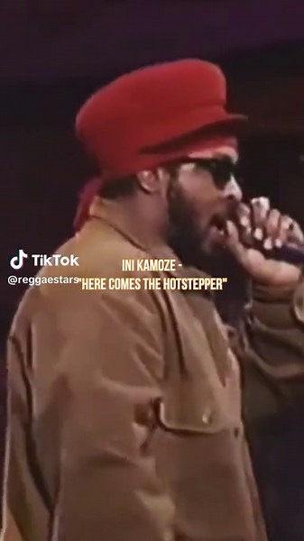 Ini Kamoze Live Performance: Here Comes the Hotstepper