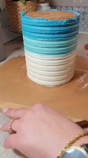 Buttercream Frozen Cake Decorating Tutorial