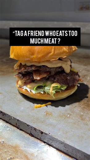 Delicious Handmade Burger Recipe with Fresh Ingredients