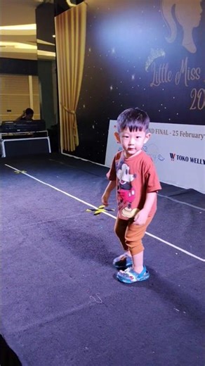 Little Stars Dazzle in Grand Elegant Fashion Show – Stunning Kids' Outfits #kidsfashion