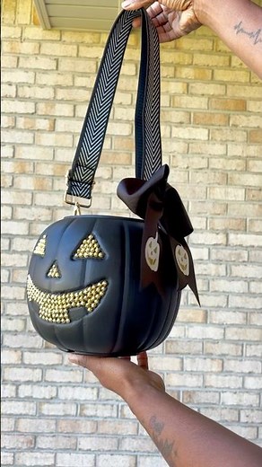 Cutest Pumpkin Bucket DIY #halloween #halloweendiy #spookyseason