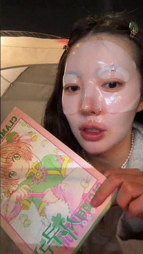 Serving at manga cafe duh