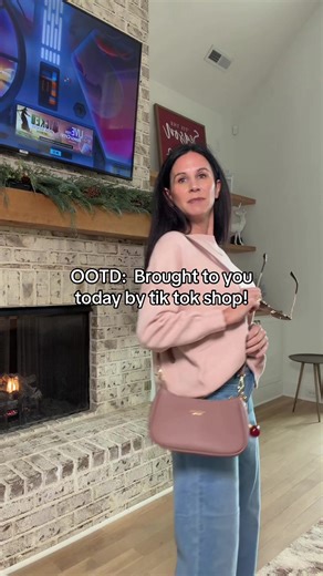 This is that everyday bag 🖤 Soft PU leather with a luxe look, lightweight feel, and an adjustable strap so you can wear it shoulder or crossbody. Minimal, timeless, and roomy enough for all your daily essentials without feeling bulky. Dress it up or down—this one goes with everything. #accessories #purse #ootdinspo #tiktokshop #fashionover40