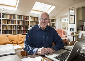 Broadcaster Clive James Has Passed Away From Cancer, Aged 80