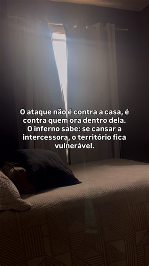Yasmin Carvalho on Instagram: "O ataque nunca foi sobre paredes, foi sobre quem sustenta a casa de joelhos. O inferno sabe que uma mulher que ORA muda destinos TODOS os dias. Por isso o cansaço vem, a pressão vem, a guerra vem. Mas enquanto houver ORAÇÃO, ainda haverá PROTEÇÃO. ❤️‍🔥"