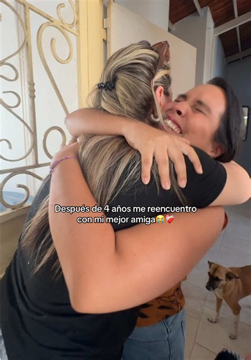 Le llegue de Sorpresa a mi Mejor amiga ❤️‍🩹🥹❤️ Gracias @viajestraveler360 por hacer esto posible 😭🙏🏻🙌🏻✈️ #Venezuela ¡AQUÍ SEGUIMOS LLORANDO!