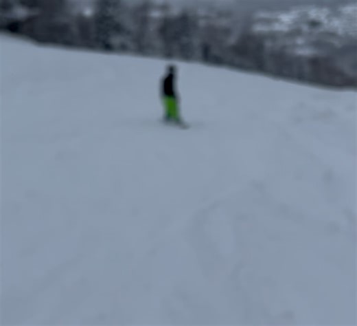 日高選抜 少年野球チーム 9期生 (北海道) on Instagram: "日高ってどんなところ 日高町編 日高町は飛び石的に二つに地域が分かれている町です。 スキー場がある程高地にある地域と 漁港もある海側の地域と両方を有します。 日高は北海道の中では比較的雪の少ない場所で軽種馬に関わる牧場も多く競馬場もあります。 また乳牛や羊も飼育しやすい地域で、乳製品の製造工場もあります。 北海道の真ん中を走る日高山脈があり透明度日本一になった事もある沙流川が太平洋へ流れでます。 ラフティングなど川を使ったアクティビティも盛んです。 @hoarafting @nanairohidaka @hidaka_camp_ski"