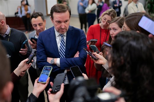 Democrats warm to making ICE funding a line in the sand: ‘Operating outside the law’