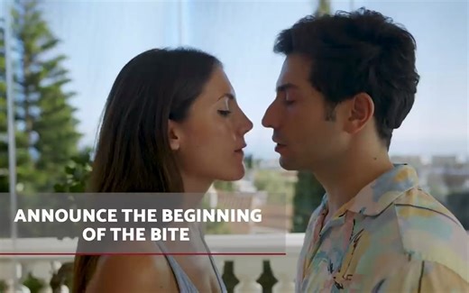 How to BITE a LIP While KISSING 👄 (Step by step)教你如何亲亲