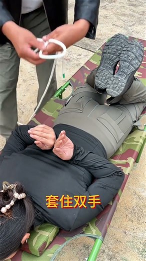 Handcuffs and restraint knots. If you catch the bad guys, this binding is simple and strong. Bon