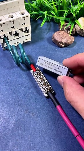 979K views · 1.2K reactions | Simple fuse connection—done the right way. #diy #electrician | Abul Hasnat | Facebook