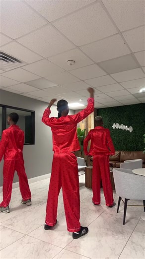 thatpr3ttymfcka (@blazeorburn)’s video of Brian and Jameson