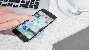 Astuce iOS : comment contrôler votre iPhone avec une seule main ? - RTBF Actus