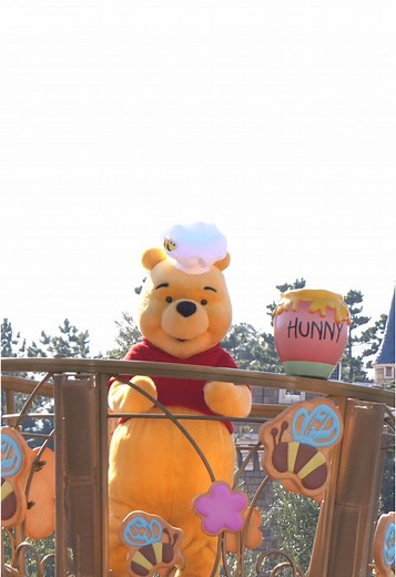 ディズニーパレードで楽しむプーさんの登場！