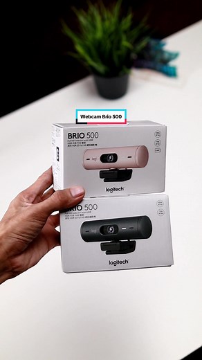 Logitech Brio 500 Webcam - FHD HDR 4MP with Privacy Shutter
