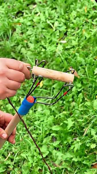Simple DIY Rope Hook Attachment for Tall Tree Branches #tips #diy #tricks #lifehacks #howto #skills #outdoors
