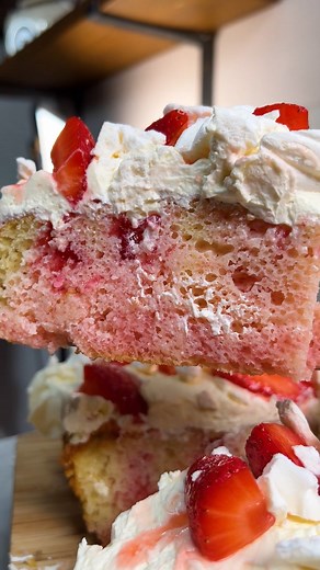 Jelly infused eton mess poke cake 🤤 #etonmess #bakingtime #cakeideas | Twisted