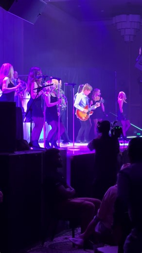 Rob Stewart - Hard Rock Tampa. #RodStewartLive #SirRodStewart #ClassicRockLive #RodStewartConcert