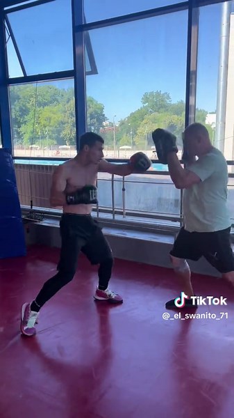 Antrenament de box: Pregătire intensă pentru campioni