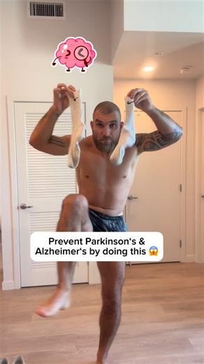 𝗠𝗿. 𝗛𝗶𝗴𝗵 𝗟𝗲𝘃𝗲𝗹 on Instagram: "COMMENT “HIGH LEVEL” for more exercises 🔥👇 Did you know balance + hand drills can activate multiple brain regions at once? 🤯 Think you’ve got what it takes? 👀 Try these finger, hand & balance brain drills and find out! 🧠🖐️🦵 Challenge: 👉 Stand on one leg 👉 Add the hand & finger patterns 👉 Can you complete all 3 LEVELS? 💪🏻✅ Tell me in the comments ⬇️⬇️ ✨ Why these small moves matter (big brain impact): • Helps activate and train your brain throu