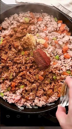 Slow Cooker Turkey Chili—hearty, cozy, and perfect for chilly nights! #chili #dinner