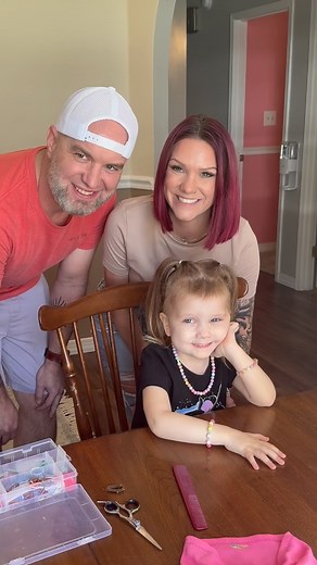 Not often are we left speechless and inspired. This little kiddo will inspire the world…. This is Cam’s world and we are all here for it…. This little princess is stronger and braver than her years…. Keep fighting… keep kicking 🎗️butt and keep inspiring the world. God bless you kiddo 🤍 Video via mjaldridge (family) go to TikTok now and show all your love. 🧡 #kidstagram #childhoodcancerawareness #cancerwarriors #shavemyhead #fcancer #ourhearts ##chemo #childhoodcancer #hairlossjourney #lymphom