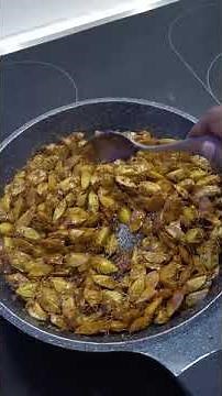 Cooking venda traditional food: Thungulifha