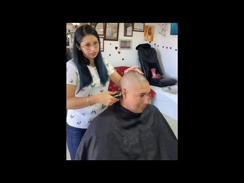 CLEAN HEADSHAVE BY GORGEOUS BARBERETTE