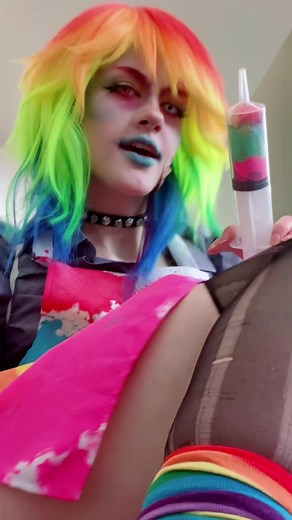 IM BACK and here to ruin your childhood🧍‍♀️🤩lol #rainbowfactory #rainbowfactorycosplay #rainbowdash #rainbowdashcosplay #mlp #mlpcreepypasta #mlpcosplay #mylittlepony