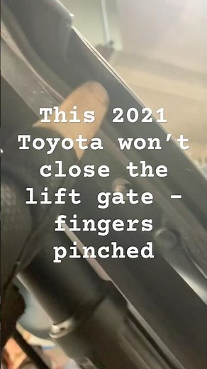 2021 Toyota Highlander lift gate won’t close bad touch sensor #toyota #toyotaelectric #automobile