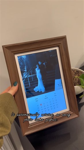 Gokce | UGC Creator on Instagram: "Memories deserve more than staying on your phone 🤎 The NexFoto Aether Digital Frame auto-rotates for the perfect view and lets you share photos instantly through the app, USB, SD card, or Google Photos. I also love the Surprise QR feature — you can preload videos and messages to make gifting even more special. Such a beautiful and meaningful piece for any space. @bsimb_ecalendar #digitalframe #giftideas #smarthome #amazonfinds #homedecor"