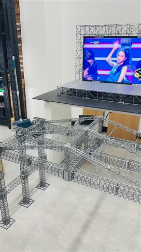 Micro Stage on Instagram: "Just take a little video. Bold and enlarged truss #MicroStage #lightingguy #lightingcrew #stagedesigner #truss #layher #layherscaffolding"