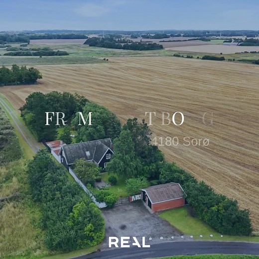 FREMHÆVET BOLIG ⭐️ Hestehavevej 12, 4180 Sorø • Rummeligt parcelhus i landlige omgivelser Boligareal 235 m² Grundareal 2624 m² Energimærke E Månedlig ejerudgift 2.719 kr. Pris 2.995.000 kr. Ring til os for yderligere informationer 📞 40 82 00 18 Se ejendommen her ↓ https://www.realmaeglerne.dk/bolig/373v1451-hestehavevej-12 | RealMæglerne Sorø