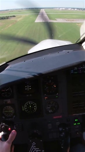 Pilatus PC-12 POV | Landing #pilatusaircraft #aviation #pilot