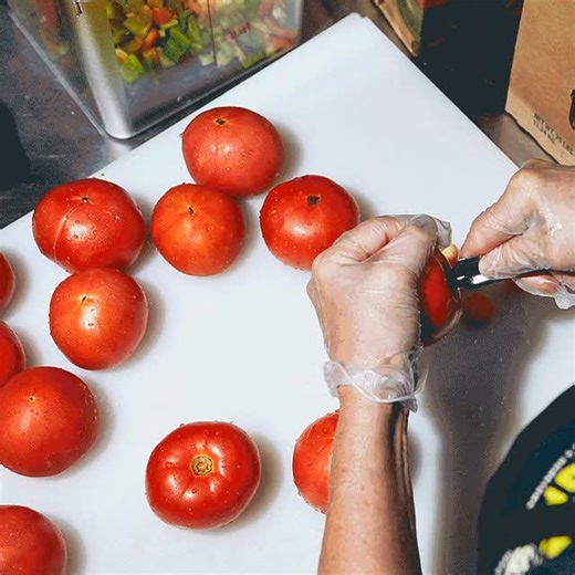 The secret to the freshest salad bar INN town? Fresh veggies cut in-house, every single day! Come grab a plate on the buffet! | Pizza Inn