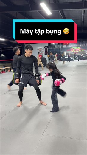 Trong khi các bạn cùng tuổi vẫn đang chơi điện thoại ngồi xem tivi thì con đã dx trang bị sức khỏe 💪 kiến thức tự bảo vệ mình 😎#Dragon_Warriors_HP #kickboxing #boxing #lionchampionship #võthuật