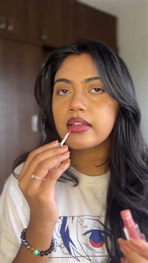 Channeling my inner 90s icon. 💋🍸 #glambyaathira #90s #retrobeauty #lipcombo