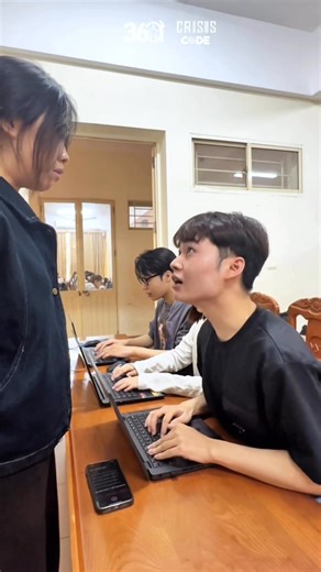 6.2K views · 210 reactions | Khi team PR xử lý khủng hoảng #CrisisCode #Insight360 #Xulykhunghoang #VYA ------------------------------------ Crisis Code - DECODE KHỦNG HOẢNG, RELOAD NIỀM TIN  Fanpage: Crisis Code  Tiktok: Crisis Code ✉️ Email: crisiscode2025@gmail.com ☎️ Hotline:  0342 804 566 (Trưởng BTC: Phan Trần Tú Lan)  0365 985 658 (Phó BTC: Phan Nguyễn Tâm Anh) | Crisis Code | Facebook