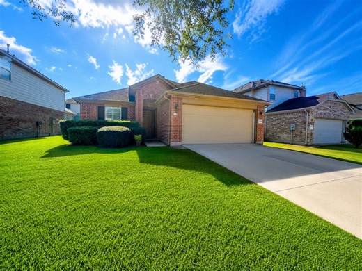 10426 Whisper Bluff Dr, Humble, TX 77396 - MLS 92570091 - Coldwell Banker