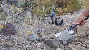 2.3M views · 13K reactions | Buscaremos la mina perdida y la casa de Hall minero Californiano que lo mataron por tener 11 kg de oro escondido.Lo torturaron para que hablara donde lo tenia .Buscaremos esta historia en las tierras ... | Tesoros Leyendas o Mentiras | Facebook