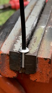 1.7M views · 14K reactions | Un truco simple que realmente funciona #ElectricidadBasica #IngenioUtil #SolucionPractica | Cerebro de Calle | Facebook